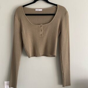 Green cropped long sleeve
